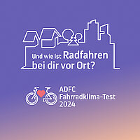 Eine Grafik mit lilafarbenem Hintergrund, auf dem eine Strichzeichnung von Häusern, Bäumen und Gebäuden zu sehen ist. Unter der Grafik steht der Text "Und wie ist Radfahren bei dir vor Ort?". Unten befindet sich ein Logo mit der Aufschrift "ADFC Fahrradklima-Test 2024".