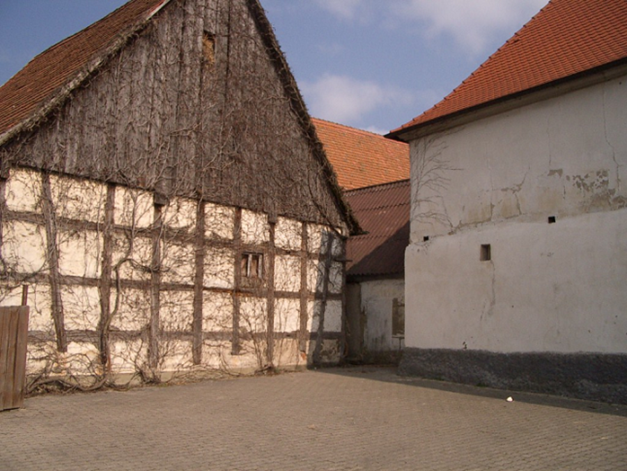 MGH Scheune Platz - Außenansicht vorher