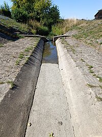 Trockengefallener Pegel an der Altmühl (Foto: WWA Ansbach)