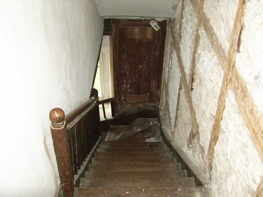 Wohnhaus - Innenansicht Treppe vorher