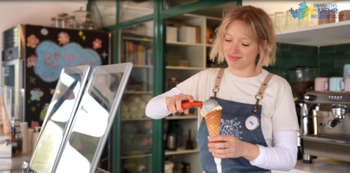 Titelbild zum Video über Lara's Dorfeis aus der Videoreihe Genuss für Leib und Seele