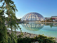 Weitblick über den Salzsee mit seiner gläsernen Kuppel 