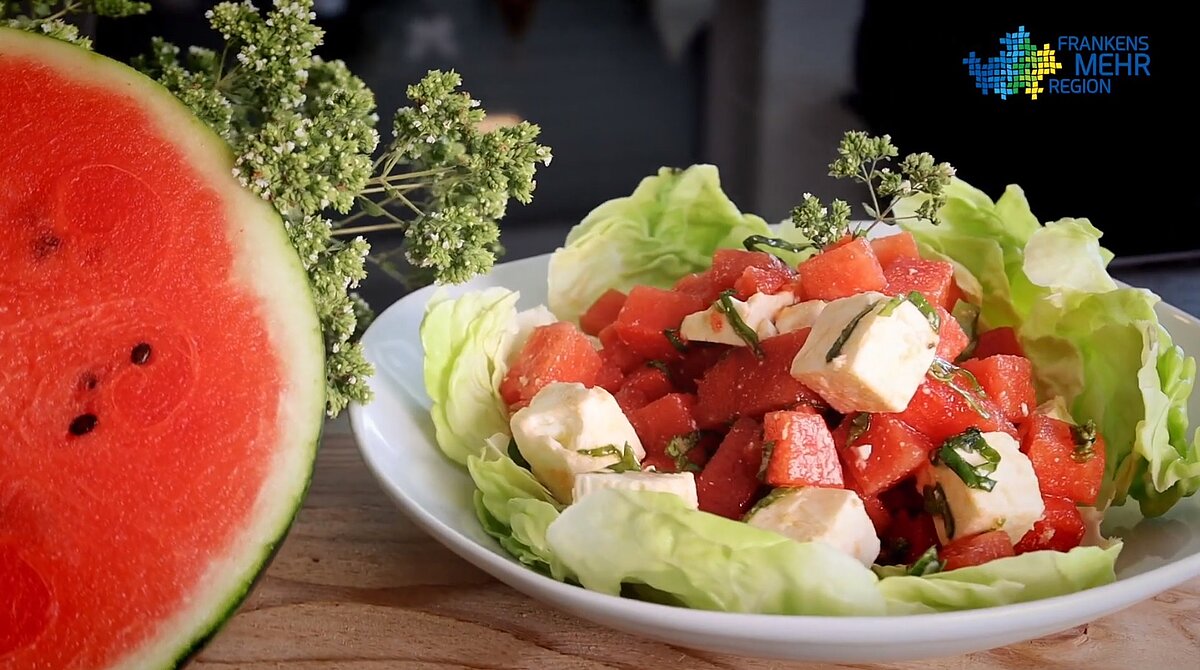 Melonensalat mit Schafskäsewürfeln
