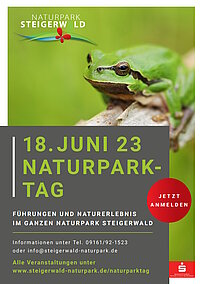 Werbeplakat für den Naturpark-Tag am 18. Juni 2023 im Steigerwald – grüner Laubfrosch auf Ast vor Naturhintergrund, zentrale Infos zu Führungen und Naturerlebnissen im gesamten Park, mit Anmeldehinweis und Kontaktangaben, Szene verbindet Umweltbildung mit lebendiger Naturdarstellung.