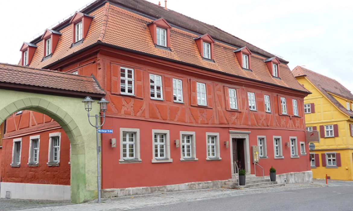 Gasthaus - Außenansicht nachher