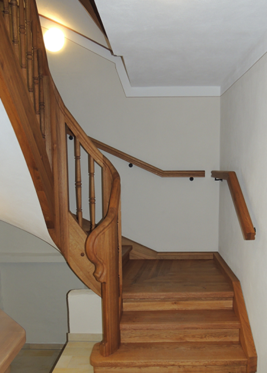 Wirtshaus in Neustadt a.d.Aisch - Innenansicht Treppenhaus nachher