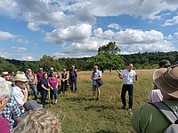 Gruppe von Personen in der Natur