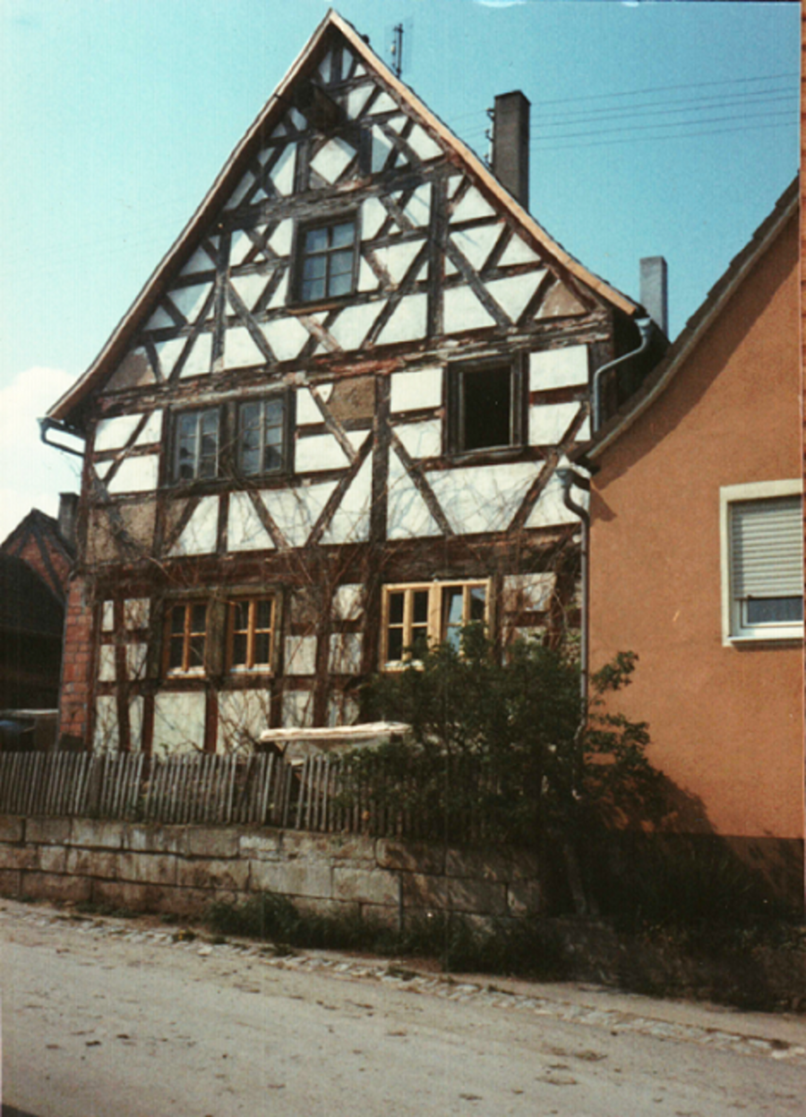 Wohnhaus Südgiebel - Außenansicht vorher