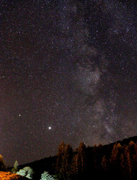 Foto vom Nachthimmel mit Sternen über dem Steigerwald