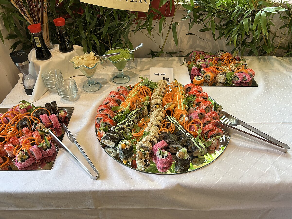 Karpfen-Shushi im Gasthof Zum Stern sehr farbenfroh angerichtet. 