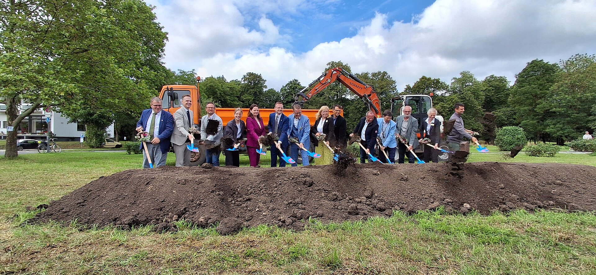 Spatenstich, Personen mit Schaufel