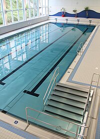 Edelstahlbecken im Hallenbad im Schulzentrum Neustadt a.d.Aisch