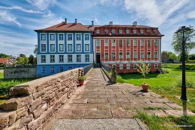 Blaues und Rotes Schloss Blaues und Rotes Schloss von außen