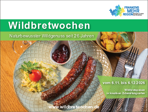 Wildbratwürste mit Beilage auf einem Teller