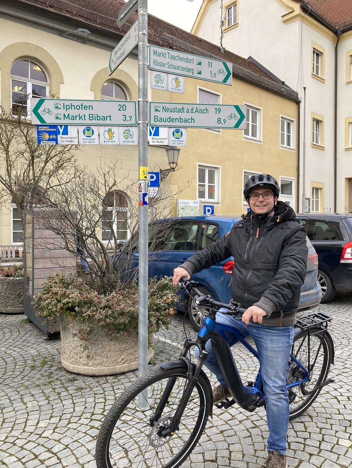 Der Radwegebeauftragte Sebastian Haser auf dem Rad in Scheinfeld