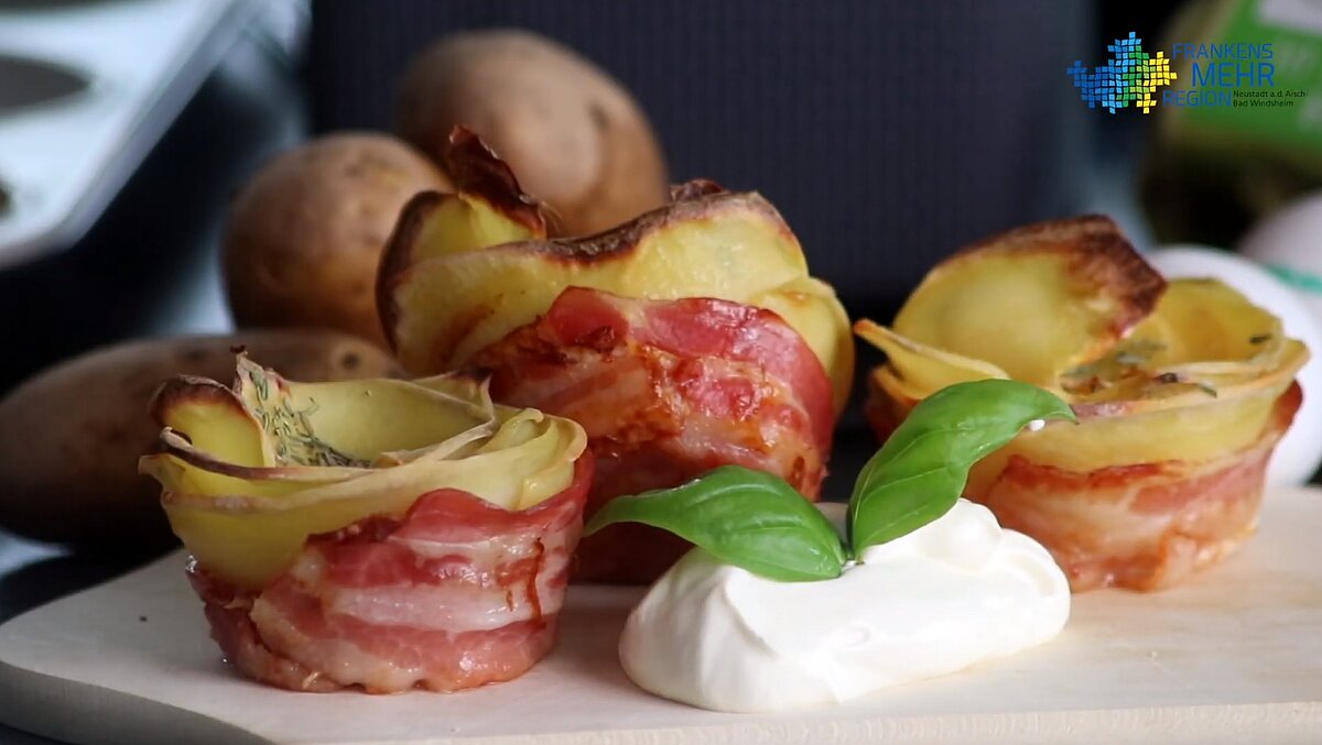 Kartoffelrosen mit Speck, appetitlich angerichtet