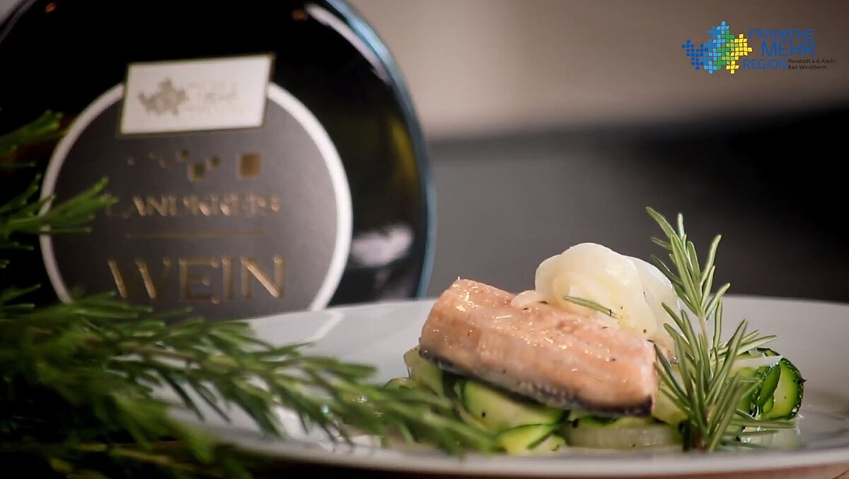 Lachsforelle in Weißweinsoße mit Zucchinitagliatelle